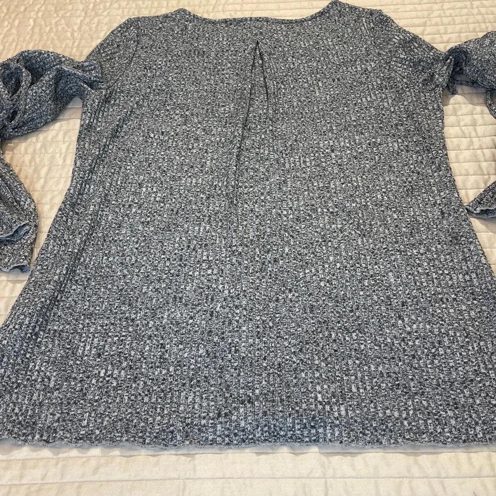 Suzanne Betro Gray Sweater WOMENS SIZE L PULLOVER BELL SLEEVES